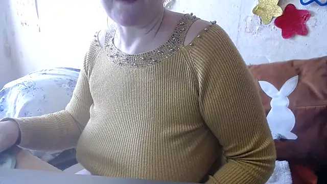 Snapshot of QueenLana chatting on 10, 2, 2025 QueenLana online show from 10, 2, 2025