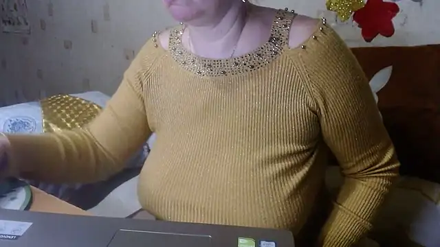 Snapshot of QueenLana chatting on 12, 2, 2025 QueenLana online show from 12, 2, 2025