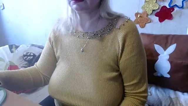 Snapshot of QueenLana chatting on 28, 2, 2025 QueenLana online show from 28, 2, 2025