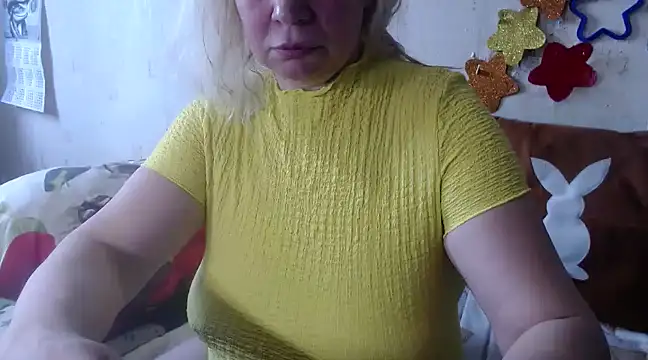 Snapshot of QueenLana chatting on 4, 3, 2025 QueenLana online show from 4, 3, 2025