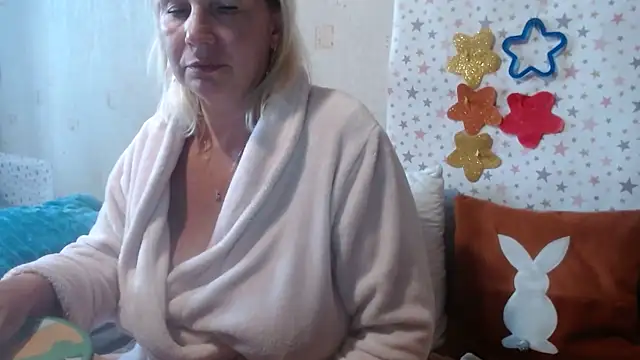 Snapshot of QueenLana chatting on 8, 9, 2025 QueenLana online show from 8, 9, 2025