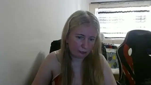 Snapshot of PeterAndJen chatting on 24, 6, 2026 PeterAndJen online show from 24, 6, 2026