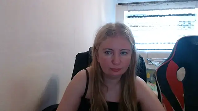 Snapshot of PeterAndJen chatting on 26, 6, 2026 PeterAndJen online show from 26, 6, 2026