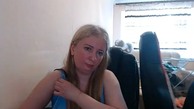 Snapshot of PeterAndJen chatting on 27, 6, 2026 PeterAndJen online show from 27, 6, 2026