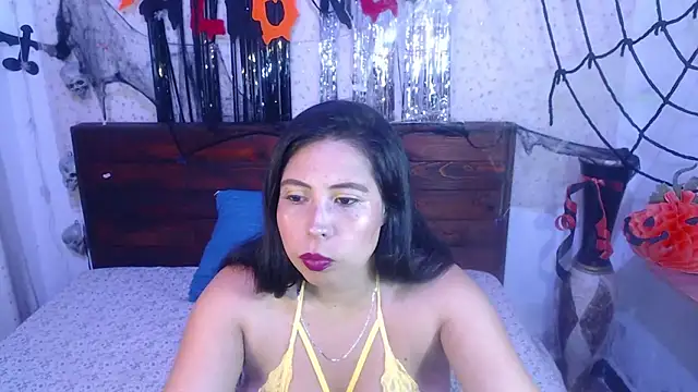 Snapshot of NikkieMilky chatting on 15, 10, 2025 NikkieMilky online show from 15, 10, 2025