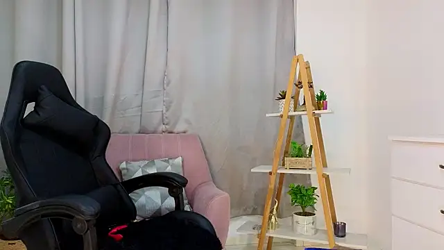 bella  adams online show from 12, 2, 2025