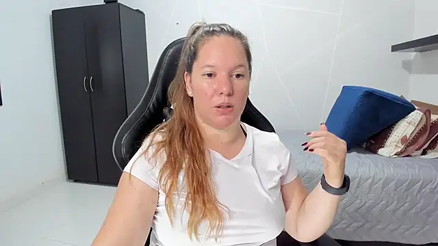 Snapshot of tamy_shine87 chatting on 10, 10, 2025 tamy shine87 online show from 10, 10, 2025