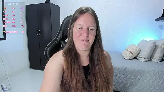 Snapshot of tamy_shine87 chatting on 18, 10, 2025 tamy shine87 online show from 18, 10, 2025