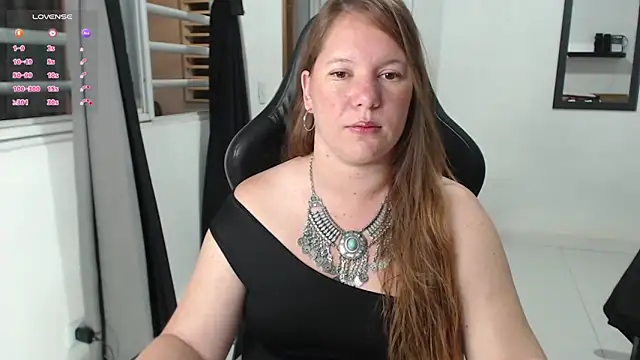 Snapshot of tamy_shine87 chatting on 14, 12, 2025 tamy shine87 online show from 14, 12, 2025