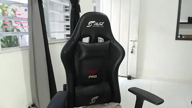 Snapshot of tamy_shine87 chatting on 14, 12, 2025 tamy shine87 online show from 14, 12, 2025