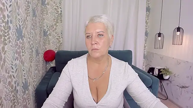 Snapshot of KathySunn chatting on 8, 10, 2025 KathySunn online show from 8, 10, 2025