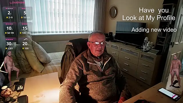 Snapshot of Aandy62 chatting on 8, 9, 2025 Aandy62 online show from 8, 9, 2025