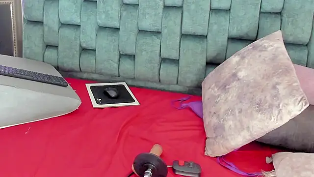 IsiisLovei online show from 11, 2, 2026