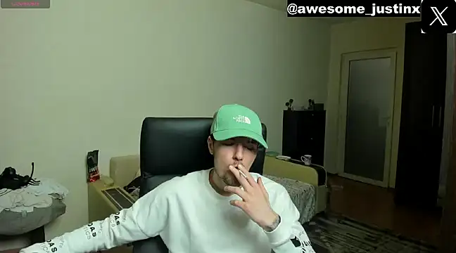 Snapshot of awesomejustin chatting on 1, 12, 2024 awesomejustin online show from 1, 12, 2024