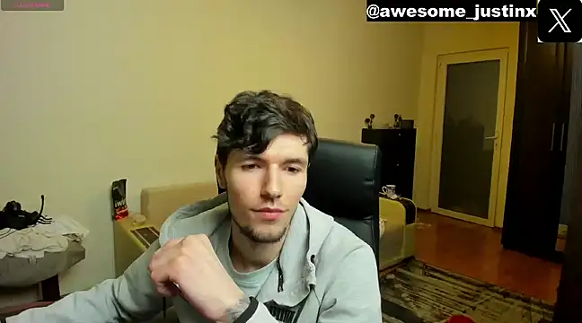 Snapshot of awesomejustin chatting on 4, 12, 2024 awesomejustin online show from 4, 12, 2024