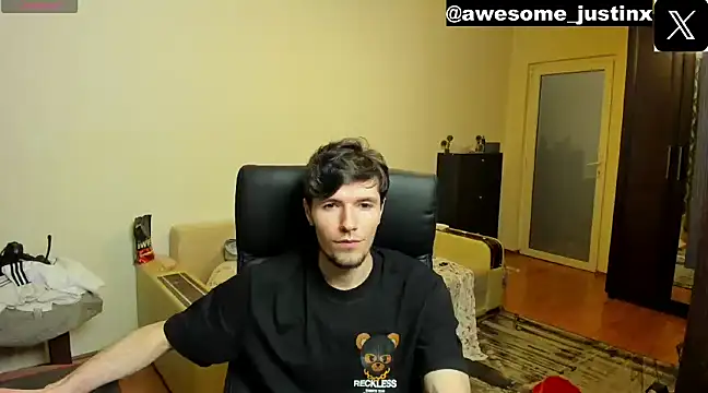 Snapshot of awesomejustin chatting on 5, 12, 2024 awesomejustin online show from 5, 12, 2024