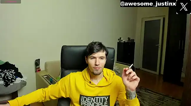 Snapshot of awesomejustin chatting on 9, 12, 2024 awesomejustin online show from 9, 12, 2024