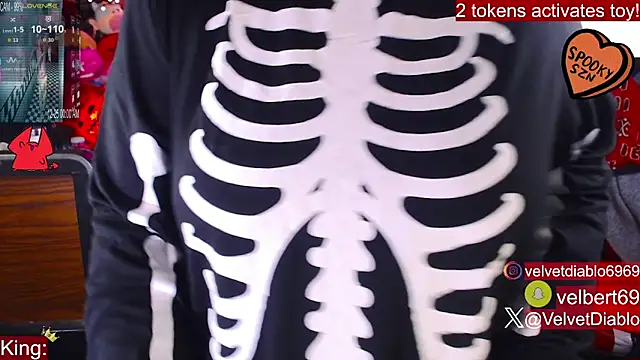 Snapshot of VelvetDiablo chatting on 22, 10, 2025 VelvetDiablo online show from 22, 10, 2025