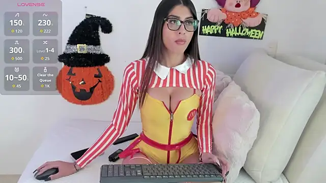 Snapshot of Sophiia_Castro chatting on 31, 10, 2025 Sophiia Castro online show from 31, 10, 2025