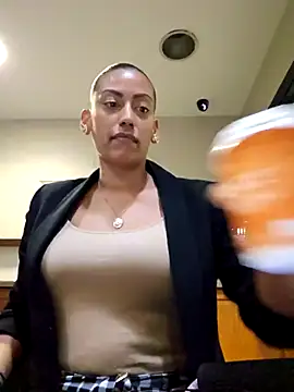 Nikkierosee online show from 1, 3, 2025