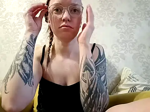 Snapshot of Aelita_bb chatting on 9, 2, 2025 Aelita bb online show from 9, 2, 2025