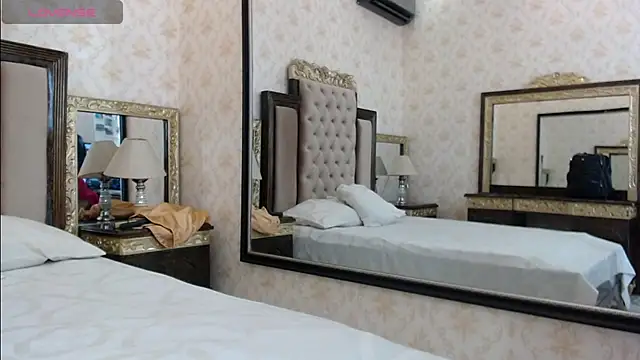 PamelaTomson online show from 4, 3, 2025