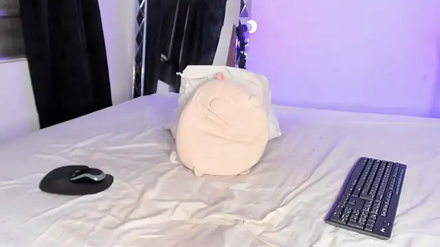 AgathaFoxx online show from 3, 3, 2026