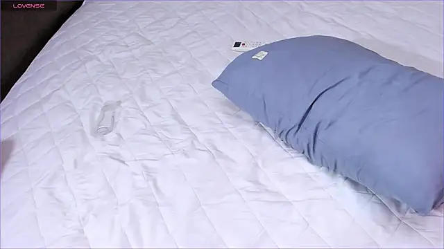 Snapshot of mira_lei chatting on 4, 2, 2025 mira lei online show from 4, 2, 2025