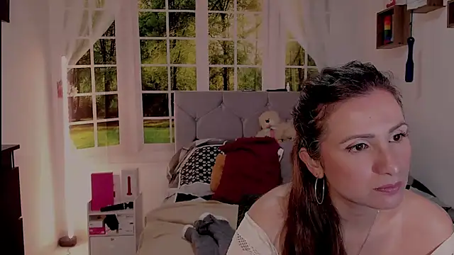 vanessabrown  online show from 28, 5, 2026