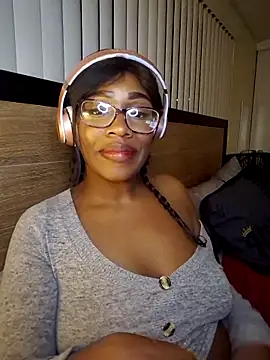 lollycoco online show from 4, 12, 2025