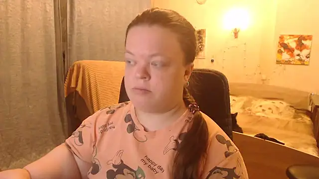 Janiffer MiMi online show from 1, 2, 2025