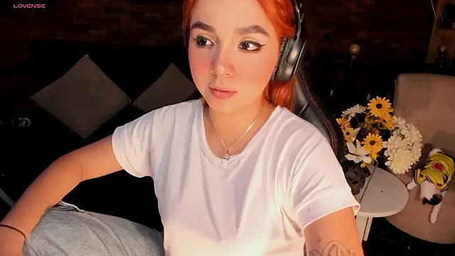 Snapshot of GiaBrooksX chatting on 9, 11, 2025 GiaBrooksX online show from 9, 11, 2025