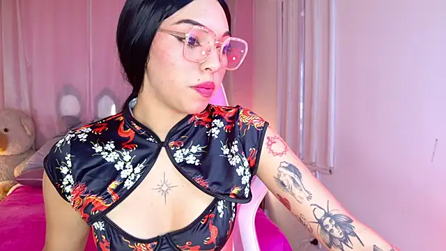 Snapshot of Lyna_love chatting on 15, 10, 2025 Lyna love online show from 15, 10, 2025