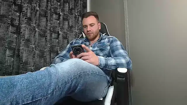 Snapshot of Thori92 chatting on 17, 2, 2025 Thori92 online show from 17, 2, 2025