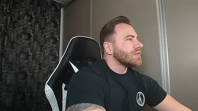 Snapshot of Thori92 chatting on 23, 2, 2025 Thori92 online show from 23, 2, 2025