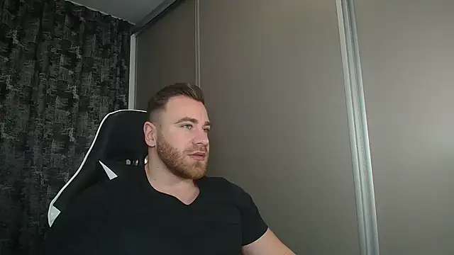 Snapshot of Thori92 chatting on 28, 2, 2025 Thori92 online show from 28, 2, 2025