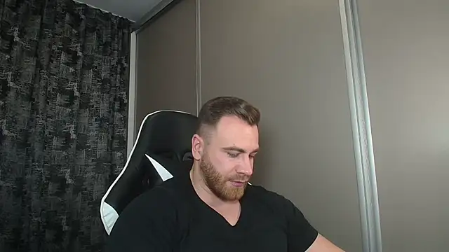 Snapshot of Thori92 chatting on 28, 2, 2025 Thori92 online show from 28, 2, 2025