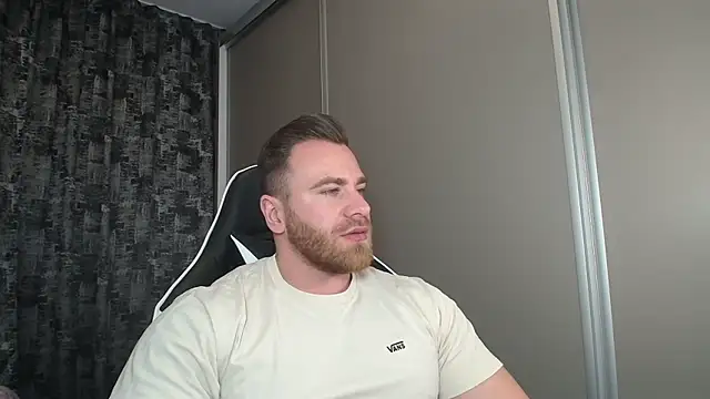 Snapshot of Thori92 chatting on 5, 3, 2025 Thori92 online show from 5, 3, 2025