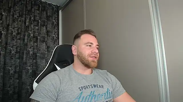 Snapshot of Thori92 chatting on 4, 11, 2025 Thori92 online show from 4, 11, 2025