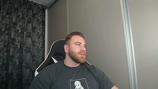 Snapshot of Thori92 chatting on 13, 11, 2025 Thori92 online show from 13, 11, 2025