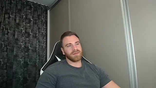 Snapshot of Thori92 chatting on 14, 11, 2025 Thori92 online show from 14, 11, 2025