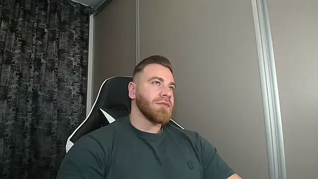 Snapshot of Thori92 chatting on 4, 12, 2025 Thori92 online show from 4, 12, 2025