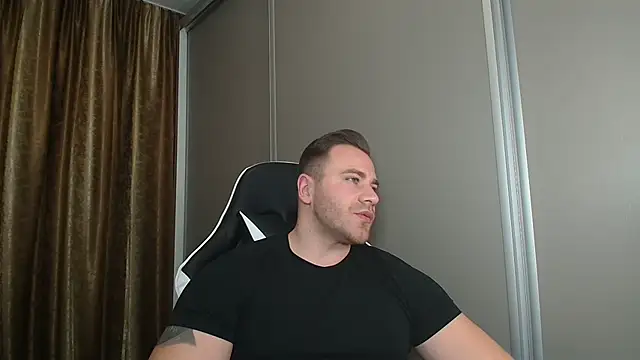 Snapshot of Thori92 chatting on 13, 12, 2025 Thori92 online show from 13, 12, 2025