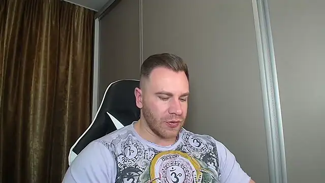 Snapshot of Thori92 chatting on 17, 12, 2025 Thori92 online show from 17, 12, 2025