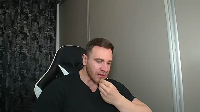 Snapshot of Thori92 chatting on 8, 4, 2026 Thori92 online show from 8, 4, 2026