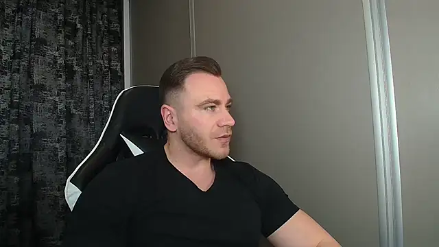 Snapshot of Thori92 chatting on 12, 4, 2026 Thori92 online show from 12, 4, 2026