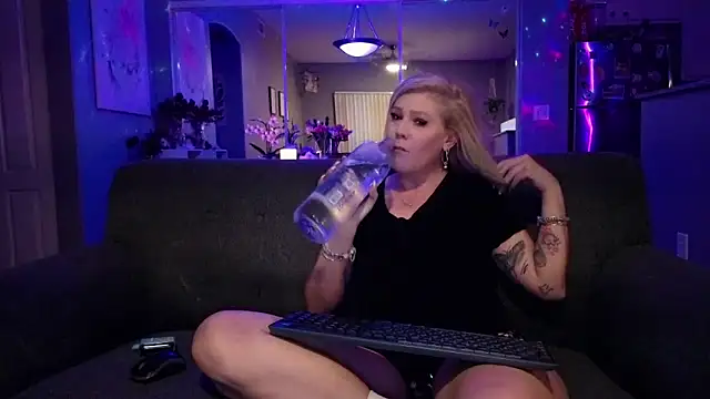 Snapshot of Lexi_Shocker chatting on 6, 11, 2025 Lexi Shocker online show from 6, 11, 2025