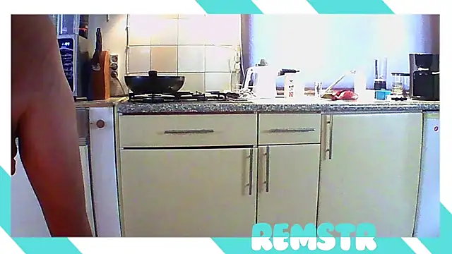 Snapshot of Remstr chatting on 1, 12, 2025 Remstr online show from 1, 12, 2025