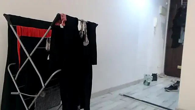 Snapshot of sweeti_Em chatting on 9, 11, 2025 sweeti Em online show from 9, 11, 2025