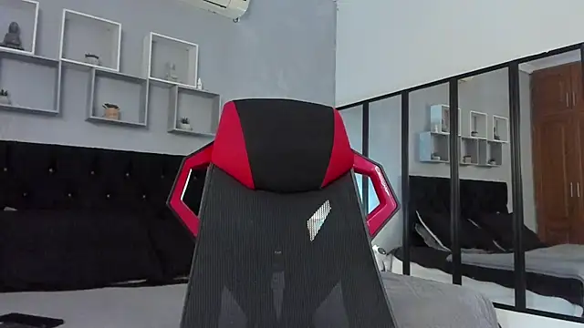 Snapshot of tyler_hank01 chatting on 26, 10, 2025 tyler hank01 online show from 26, 10, 2025